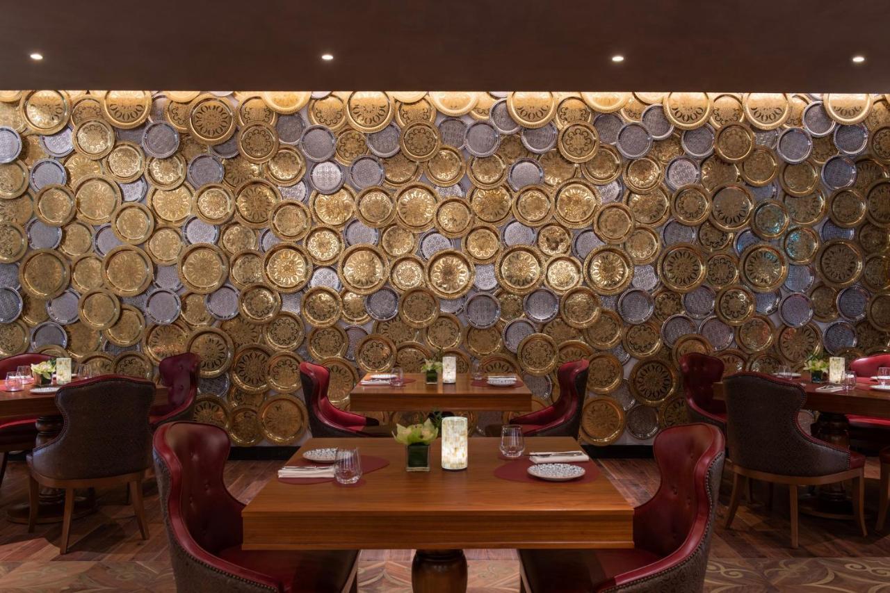 Abesq Doha Hotel And Residences, An Ihg Hotel Exteriér fotografie The interior of the restaurant