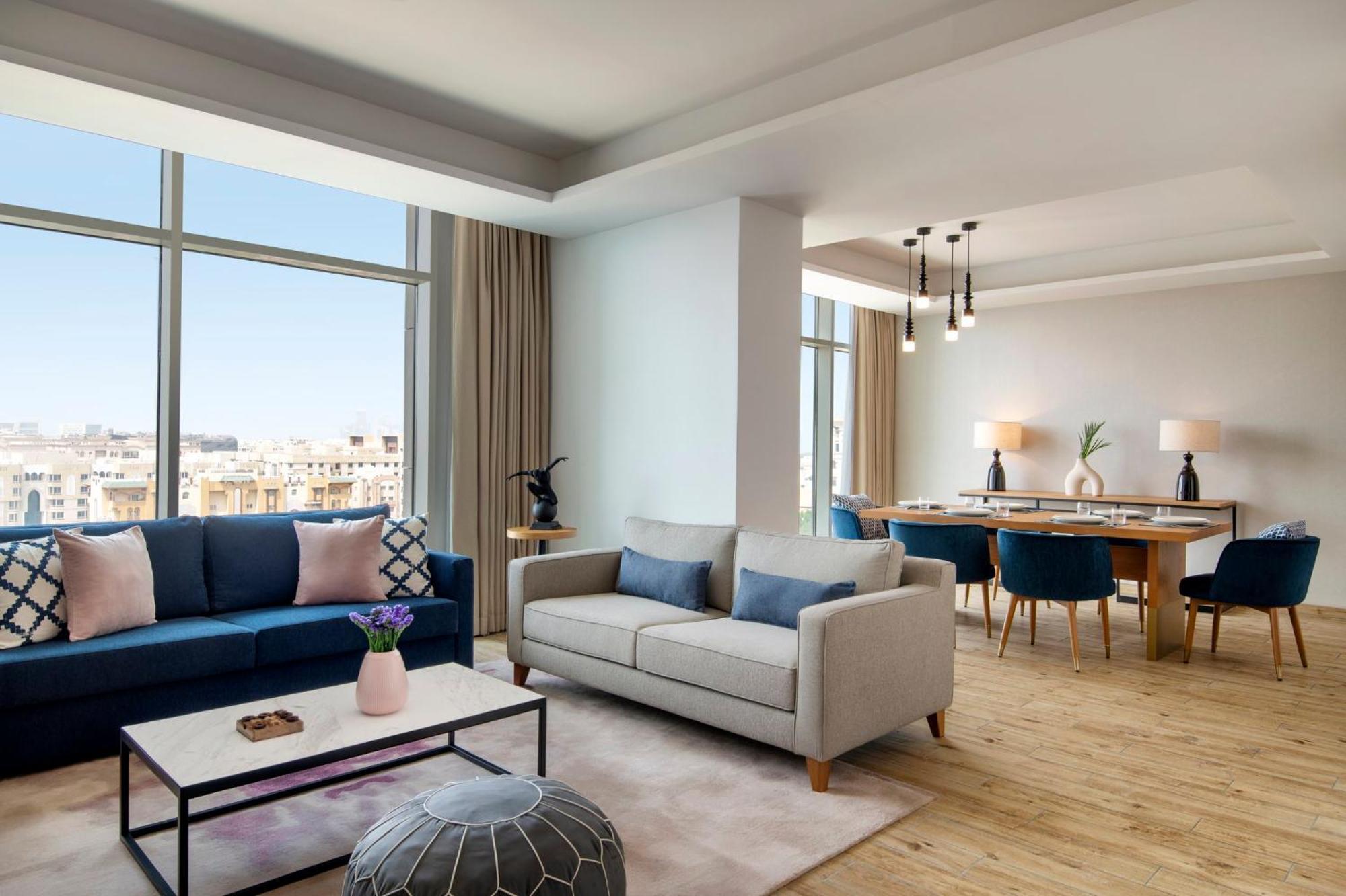 Abesq Doha Hotel And Residences, An Ihg Hotel Exteriér fotografie A living room at the hotel