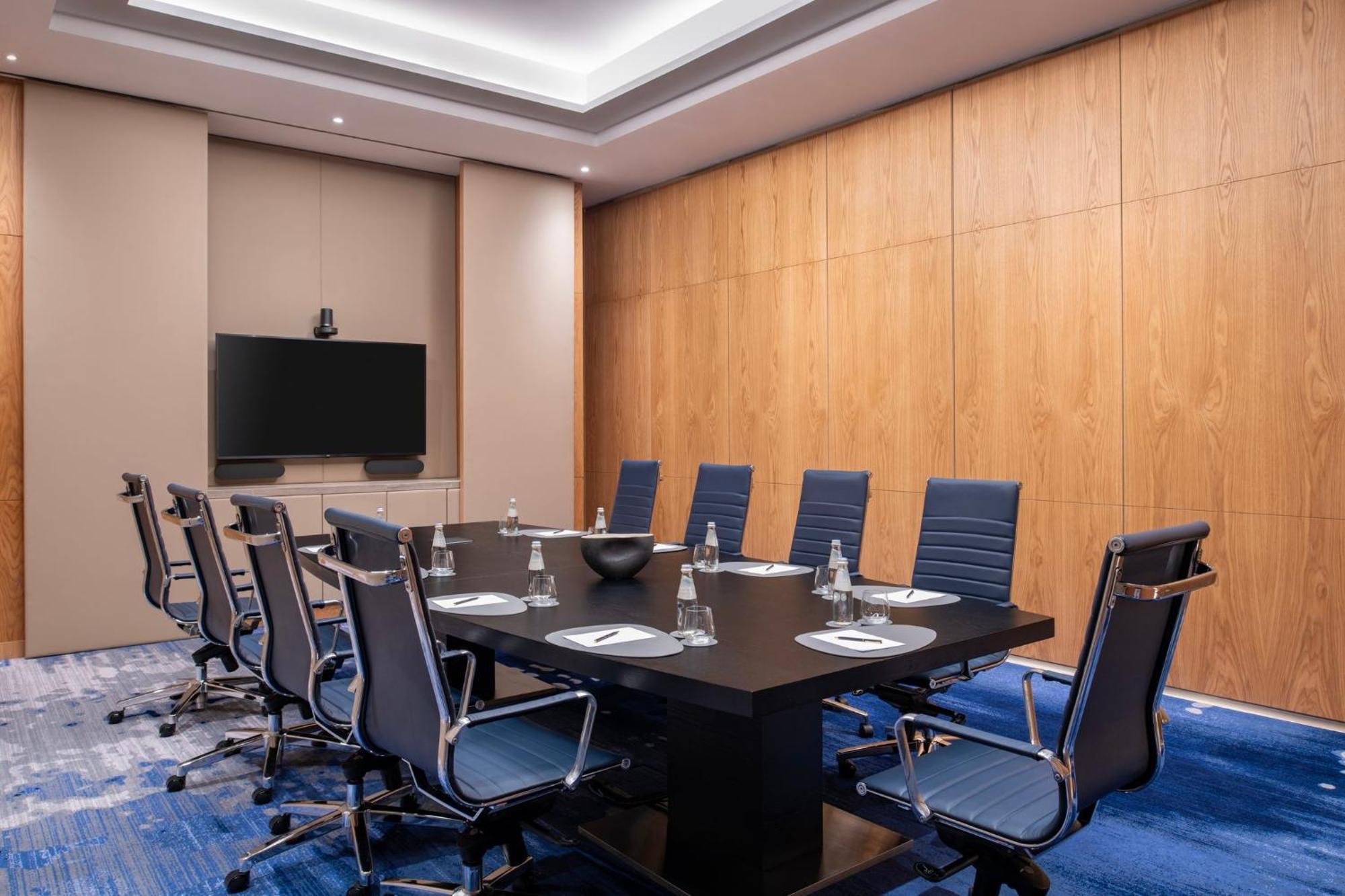 Abesq Doha Hotel And Residences, An Ihg Hotel Exteriér fotografie Boardroom at the hotel