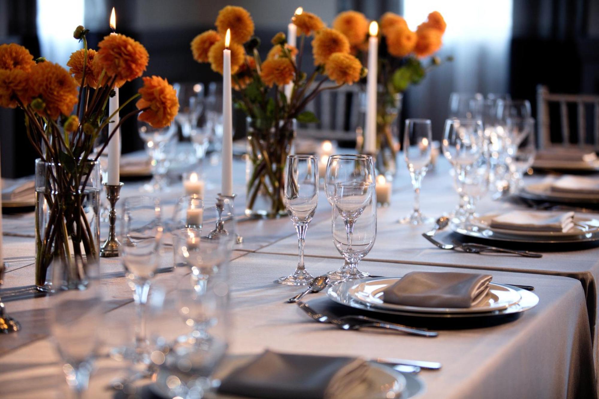Abesq Doha Hotel And Residences, An Ihg Hotel Exteriér fotografie A table set for a formal dinner