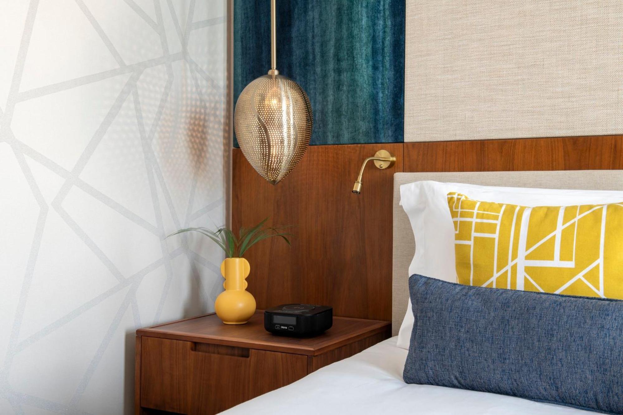 Abesq Doha Hotel And Residences, An Ihg Hotel Exteriér fotografie A bedroom at the hotel